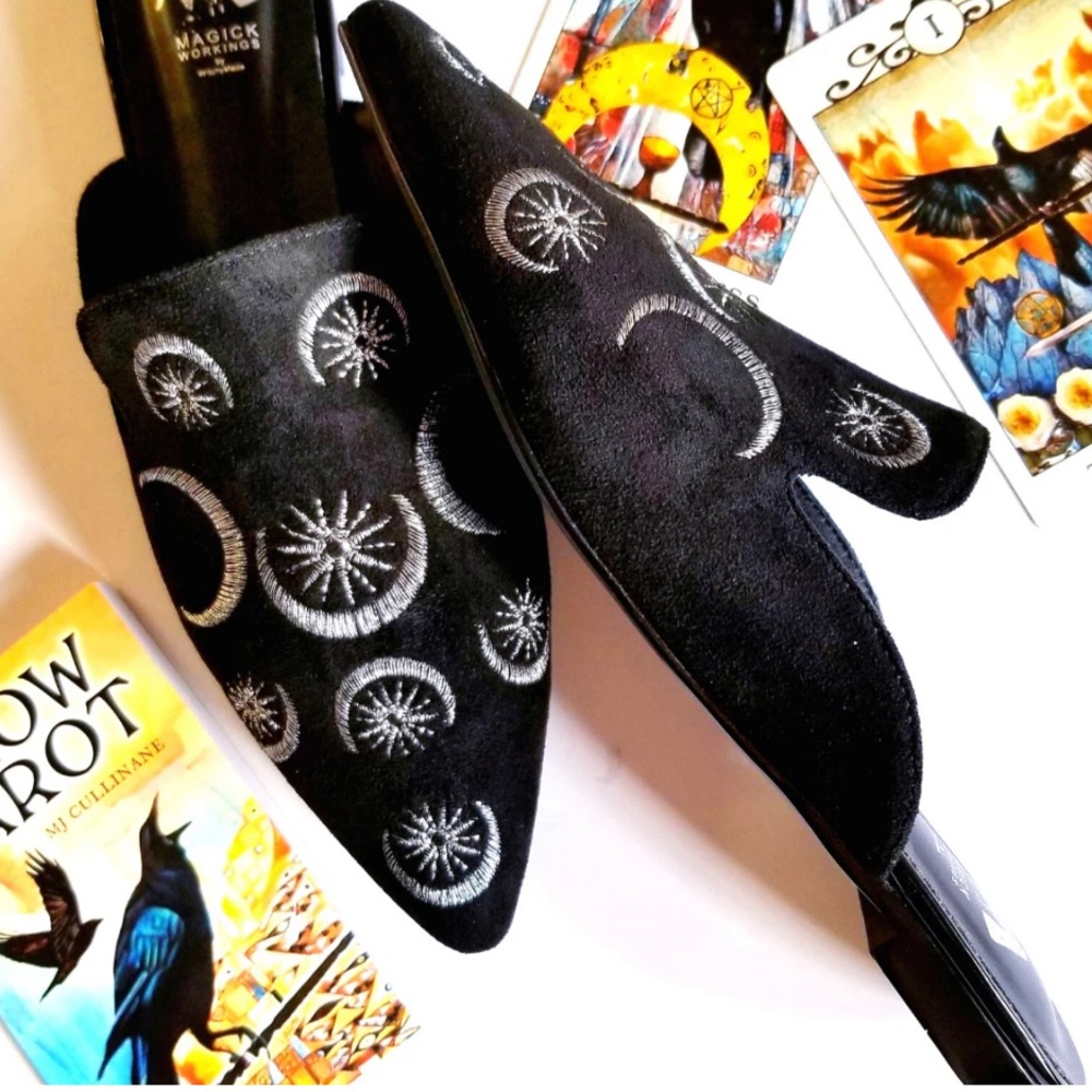 EMBROIDERED HECATE TRIPLE MOON + STAR MULES Narrow women’s 9 narrow - Picture 9 of 9
